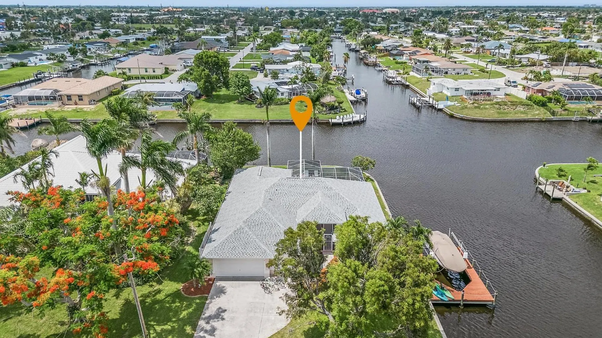 Holiday home Canal, Pool, Great Canal Views, Bicycles, Sleeps 7 - Edgewater Oasis