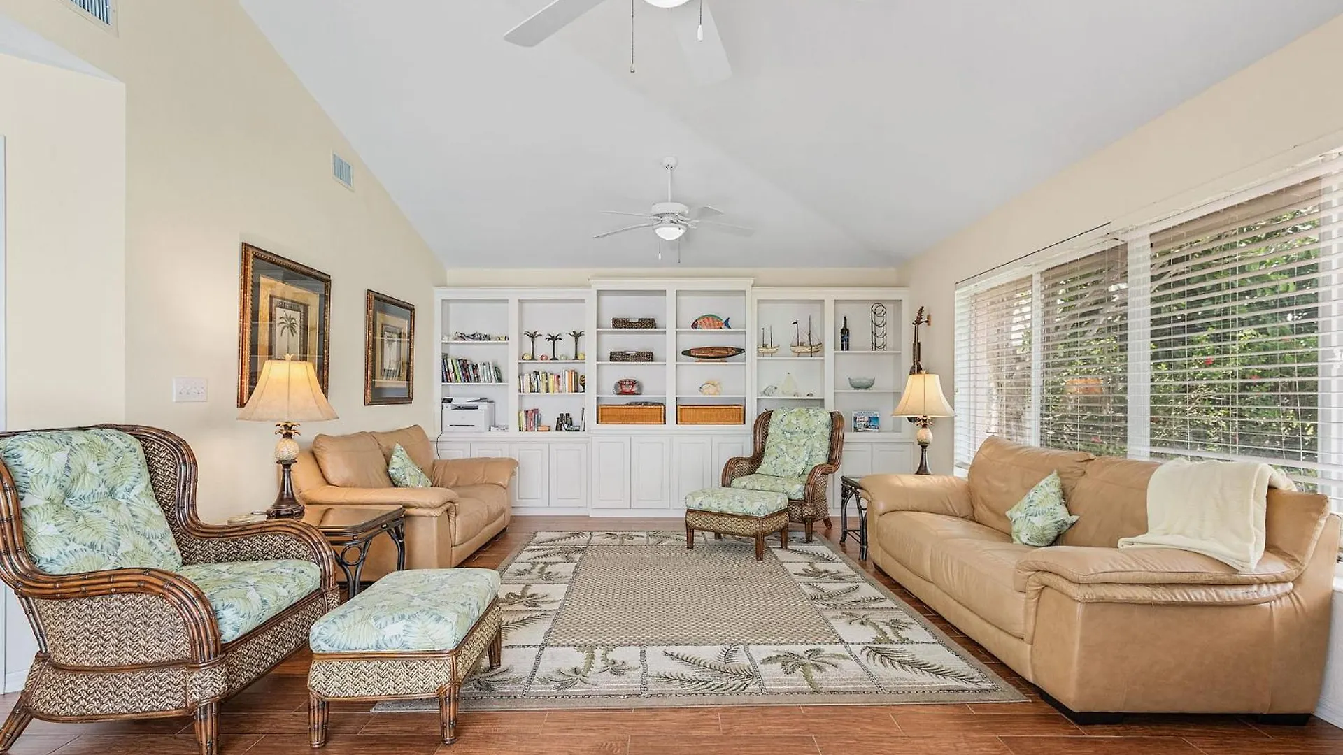 Canal, Pool, Great Canal Views, Bicycles, Sleeps 7 - Edgewater Oasis Holiday home *