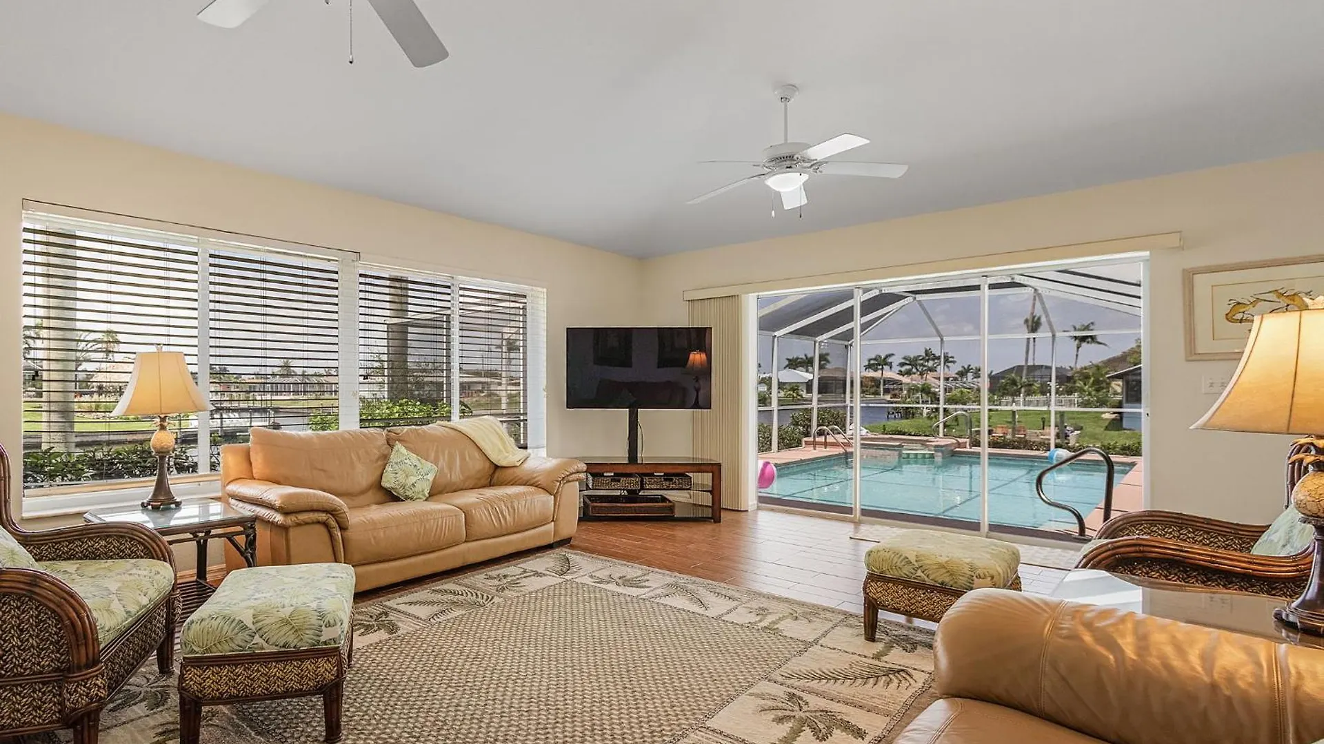 Holiday home Canal, Pool, Great Canal Views, Bicycles, Sleeps 7 - Edgewater Oasis