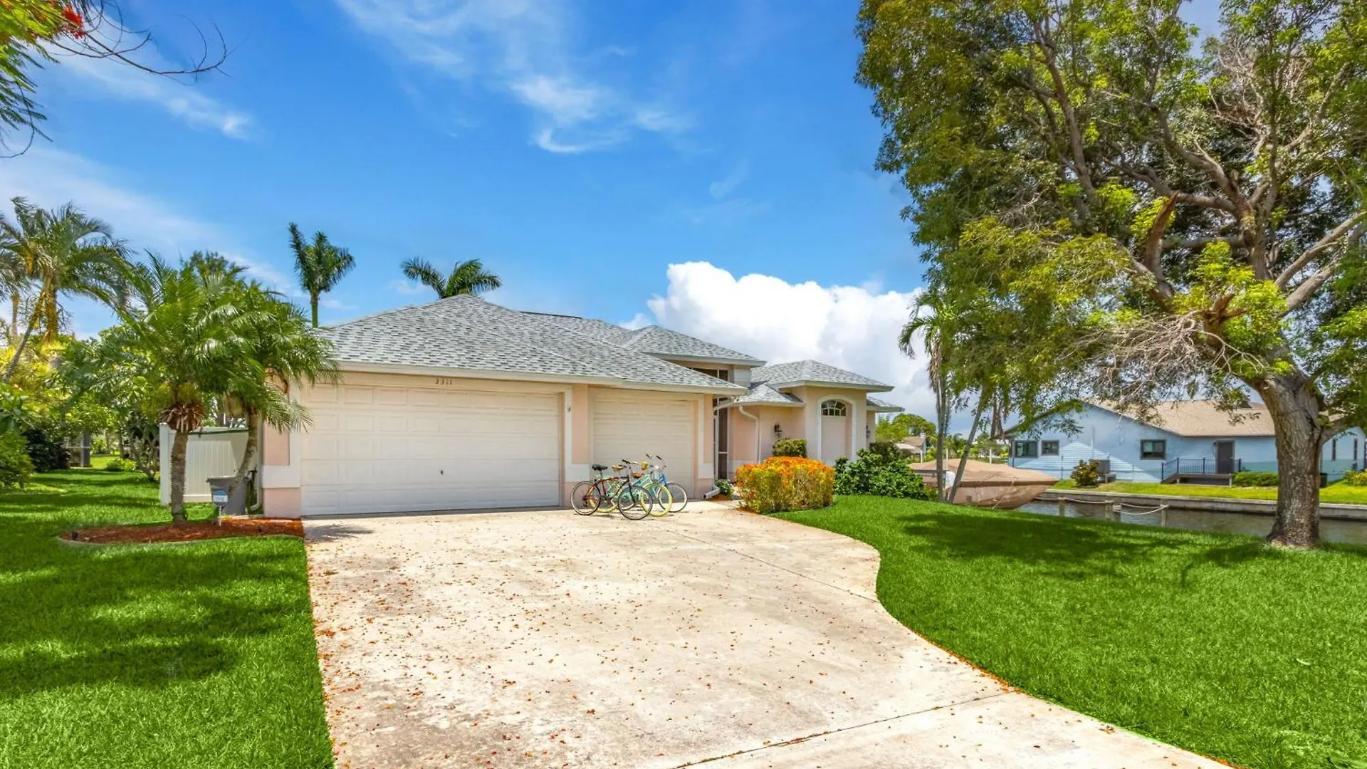 Canal, Pool, Great Canal Views, Bicycles, Sleeps 7 - Edgewater Oasis Holiday home Cape Coral