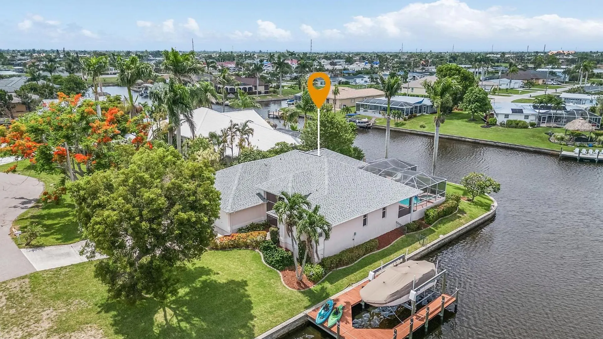 Holiday home Canal, Pool, Great Canal Views, Bicycles, Sleeps 7 - Edgewater Oasis *