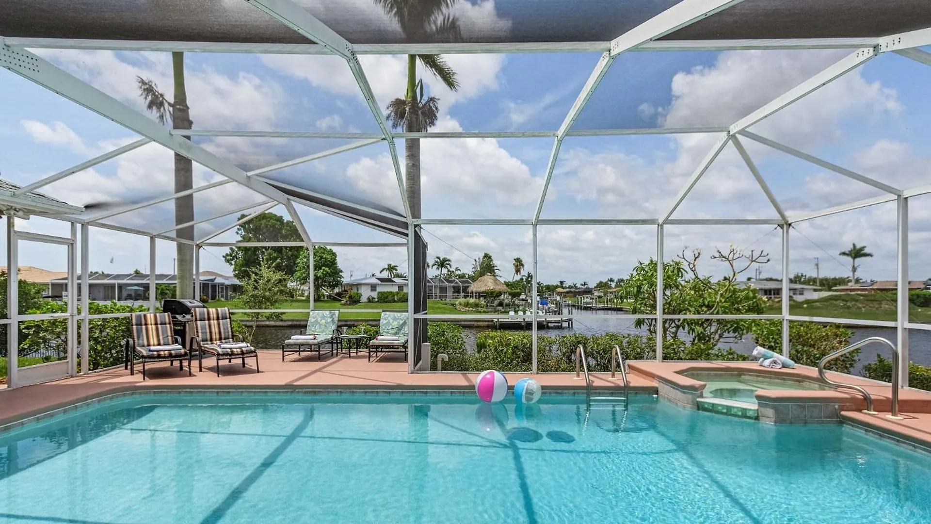 Holiday home Canal, Pool, Great Canal Views, Bicycles, Sleeps 7 - Edgewater Oasis *