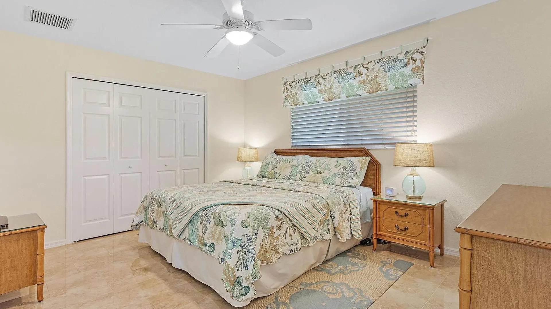 Canal, Pool, Great Canal Views, Bicycles, Sleeps 7 - Edgewater Oasis Holiday home *