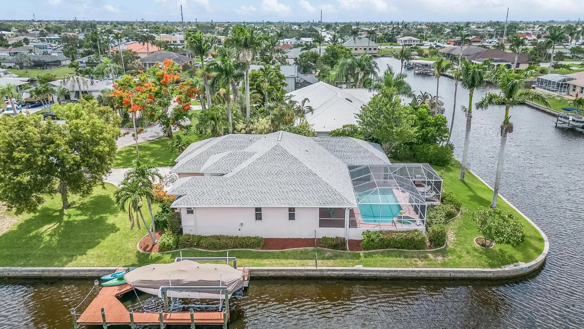 Holiday home Canal, Pool, Great Canal Views, Bicycles, Sleeps 7 - Edgewater Oasis Cape Coral