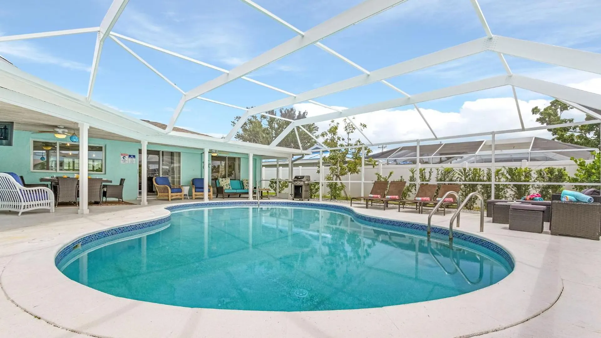 Prestigious Location, Renewal Remodel, Heated Pool - Pineapple Oasis Cape Coral
