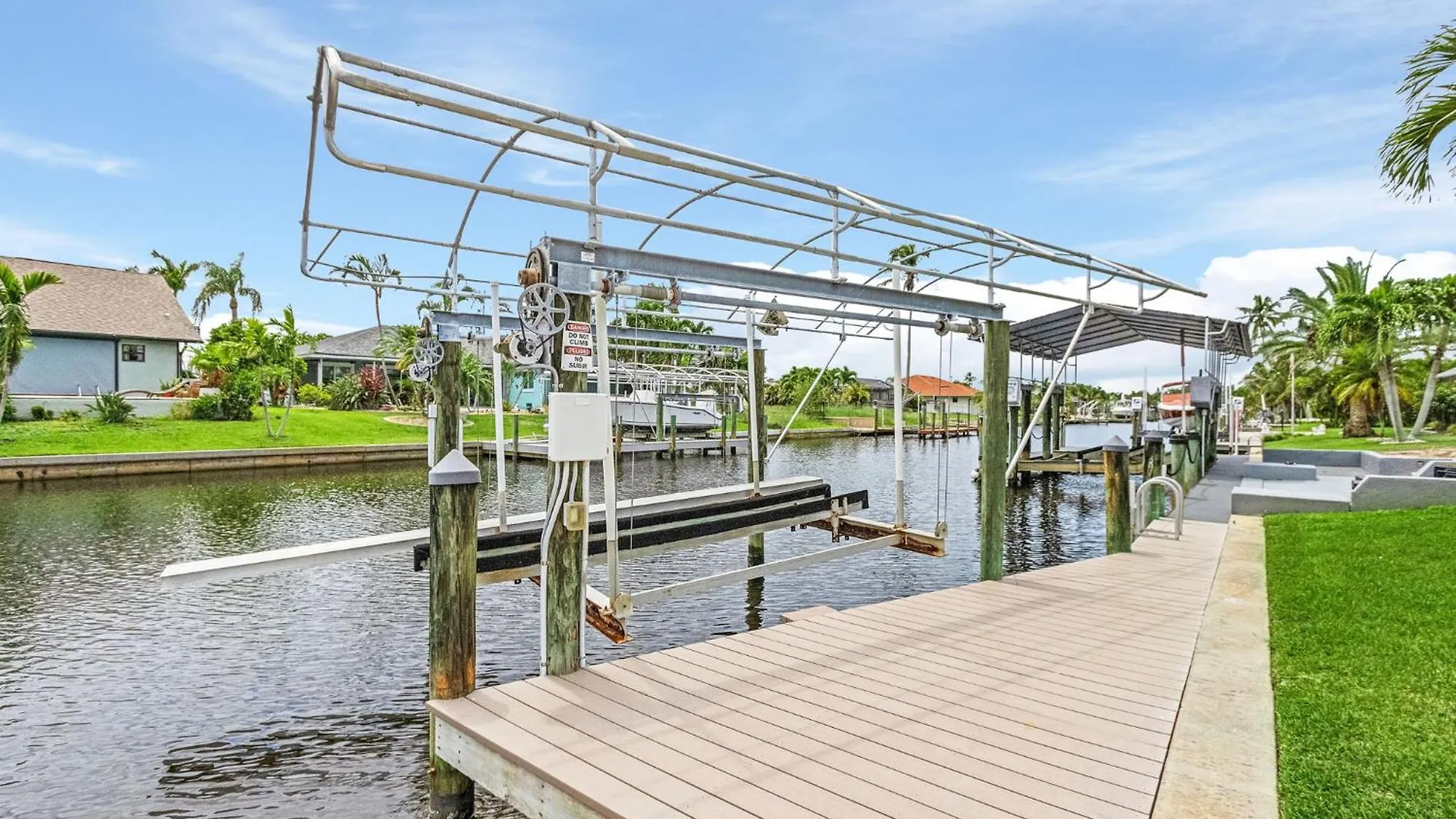 Holiday home Prestigious Location, Renewal Remodel, Heated Pool - Pineapple Oasis