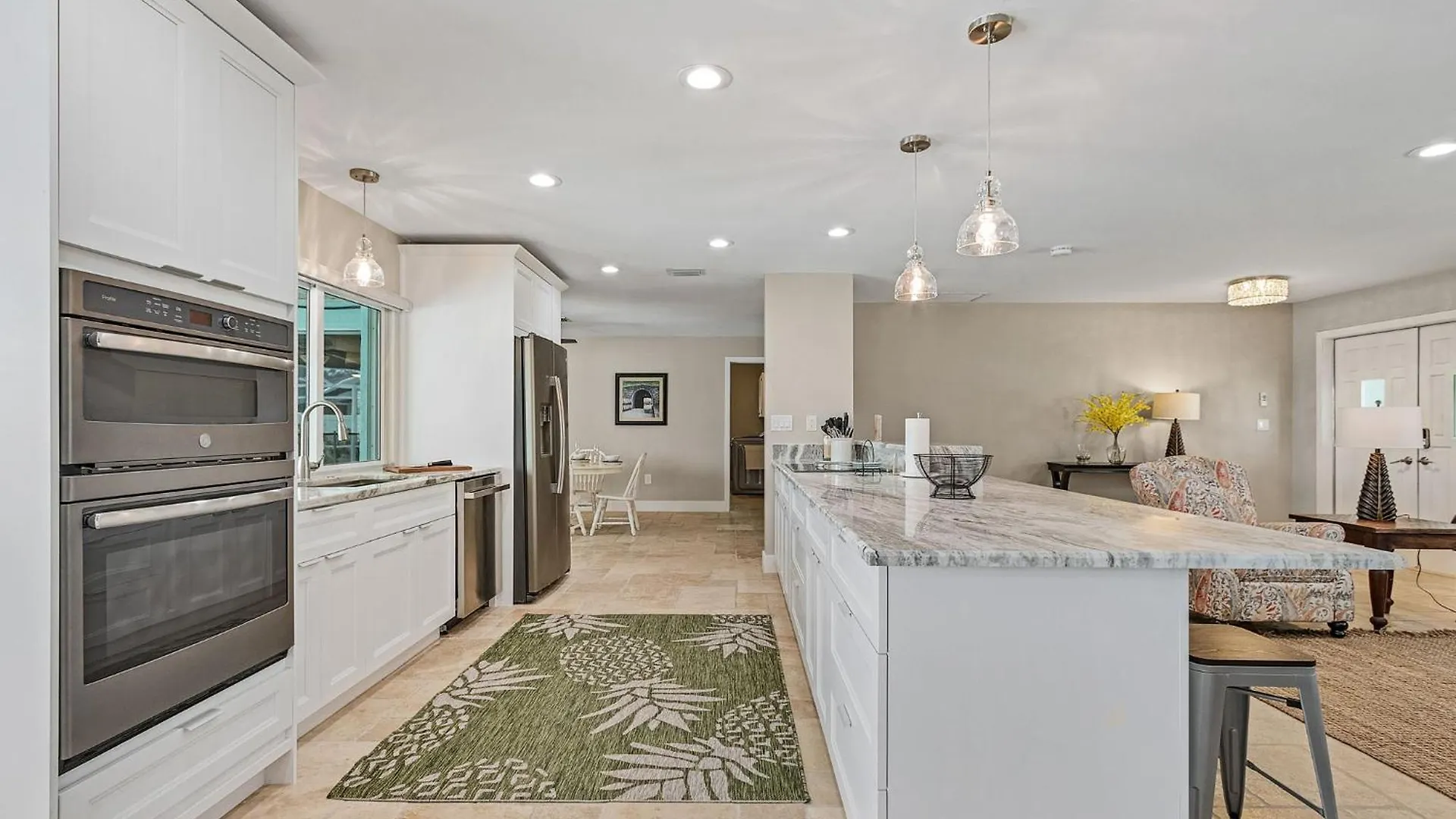 Prestigious Location, Renewal Remodel, Heated Pool - Pineapple Oasis Holiday home *
