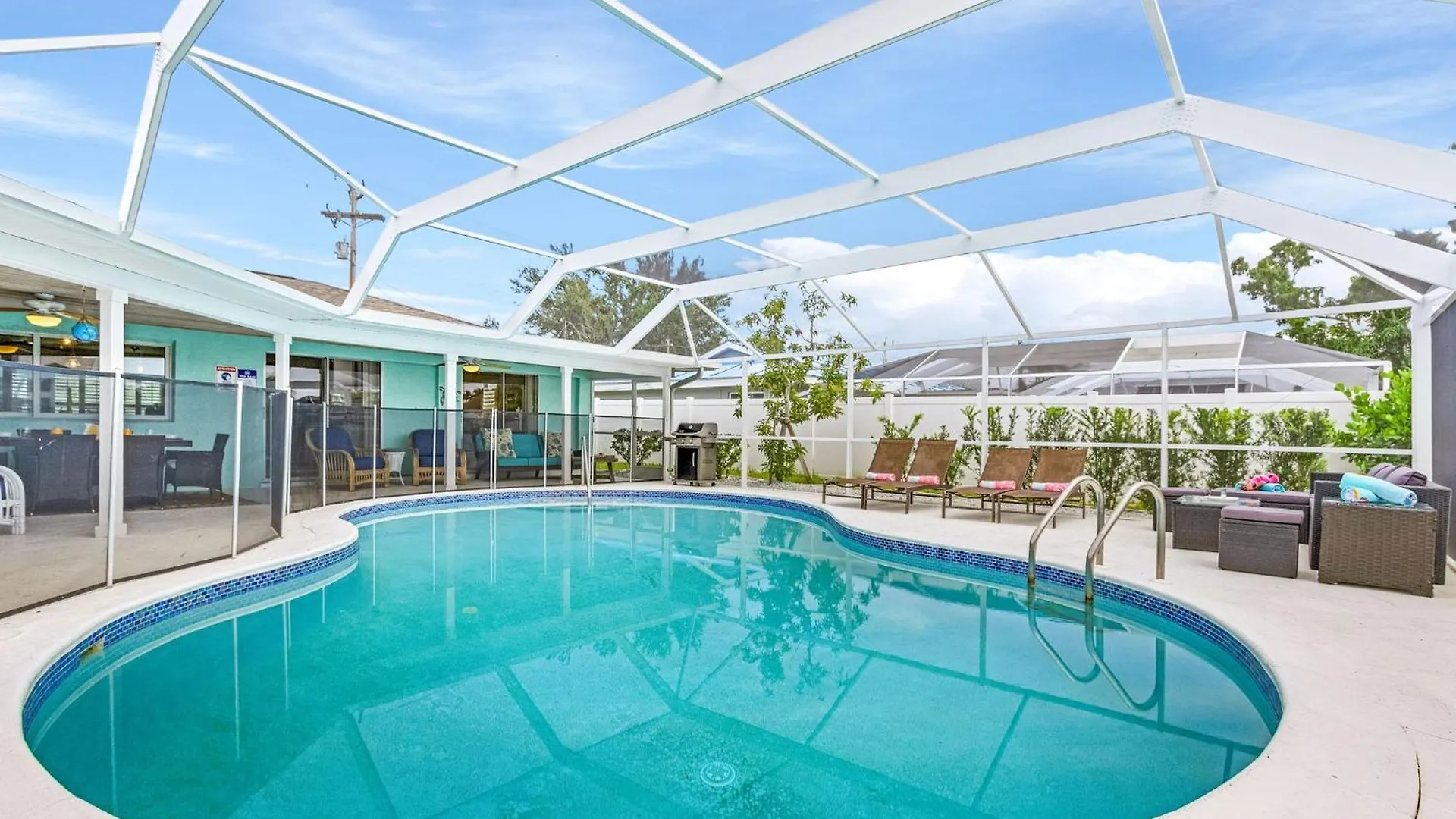 Prestigious Location, Renewal Remodel, Heated Pool - Pineapple Oasis Holiday home Cape Coral