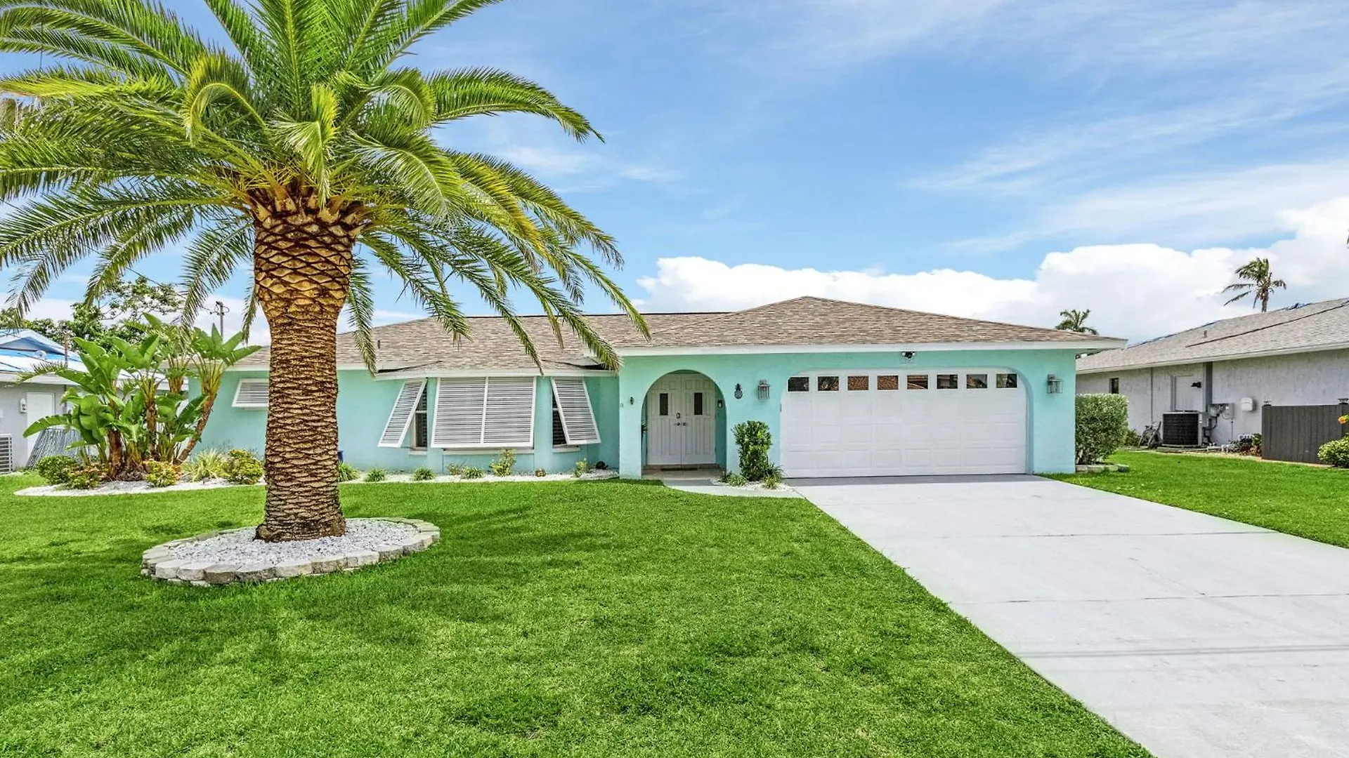 Prestigious Location, Renewal Remodel, Heated Pool - Pineapple Oasis *