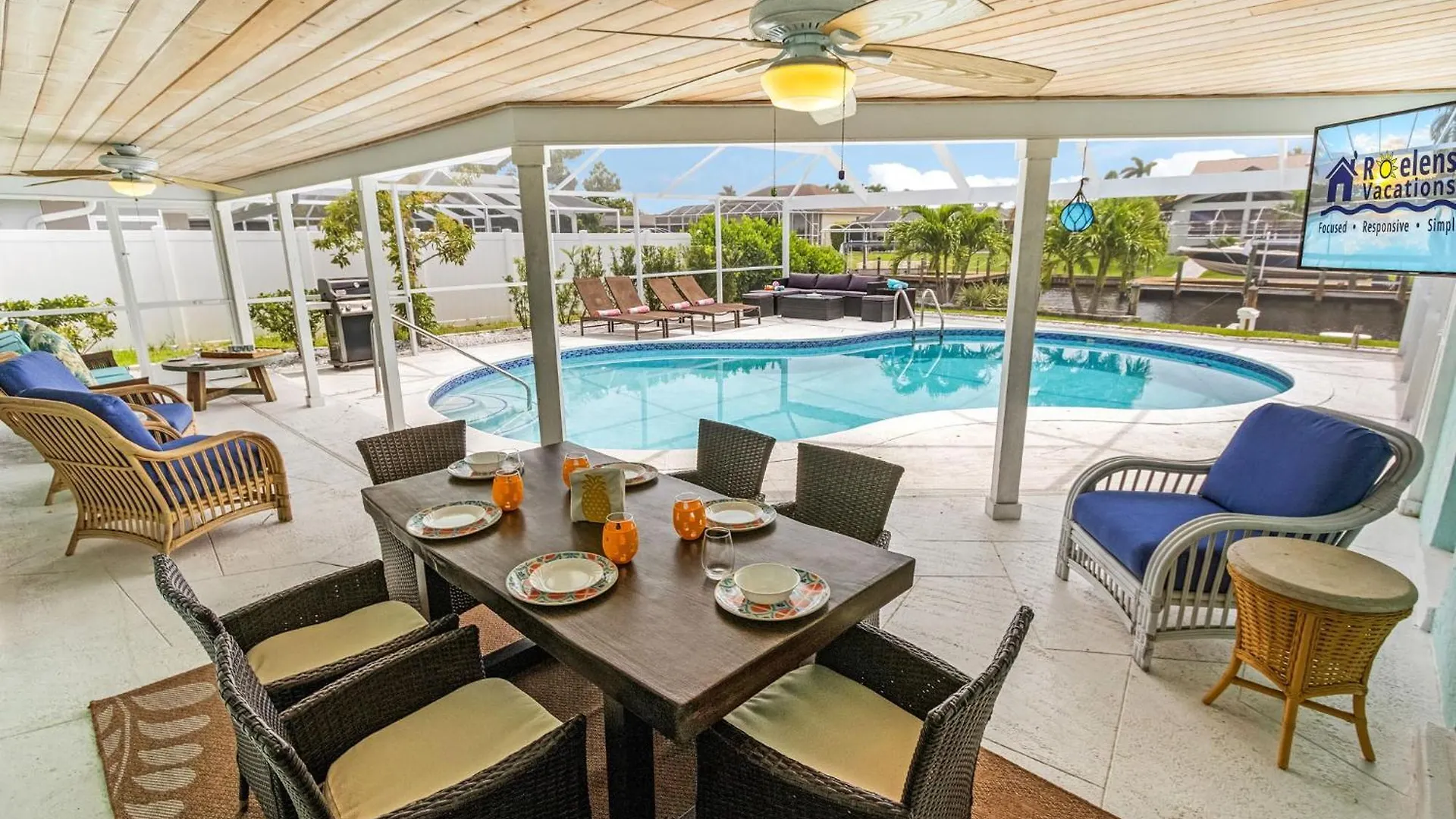 Holiday home Prestigious Location, Renewal Remodel, Heated Pool - Pineapple Oasis Cape Coral