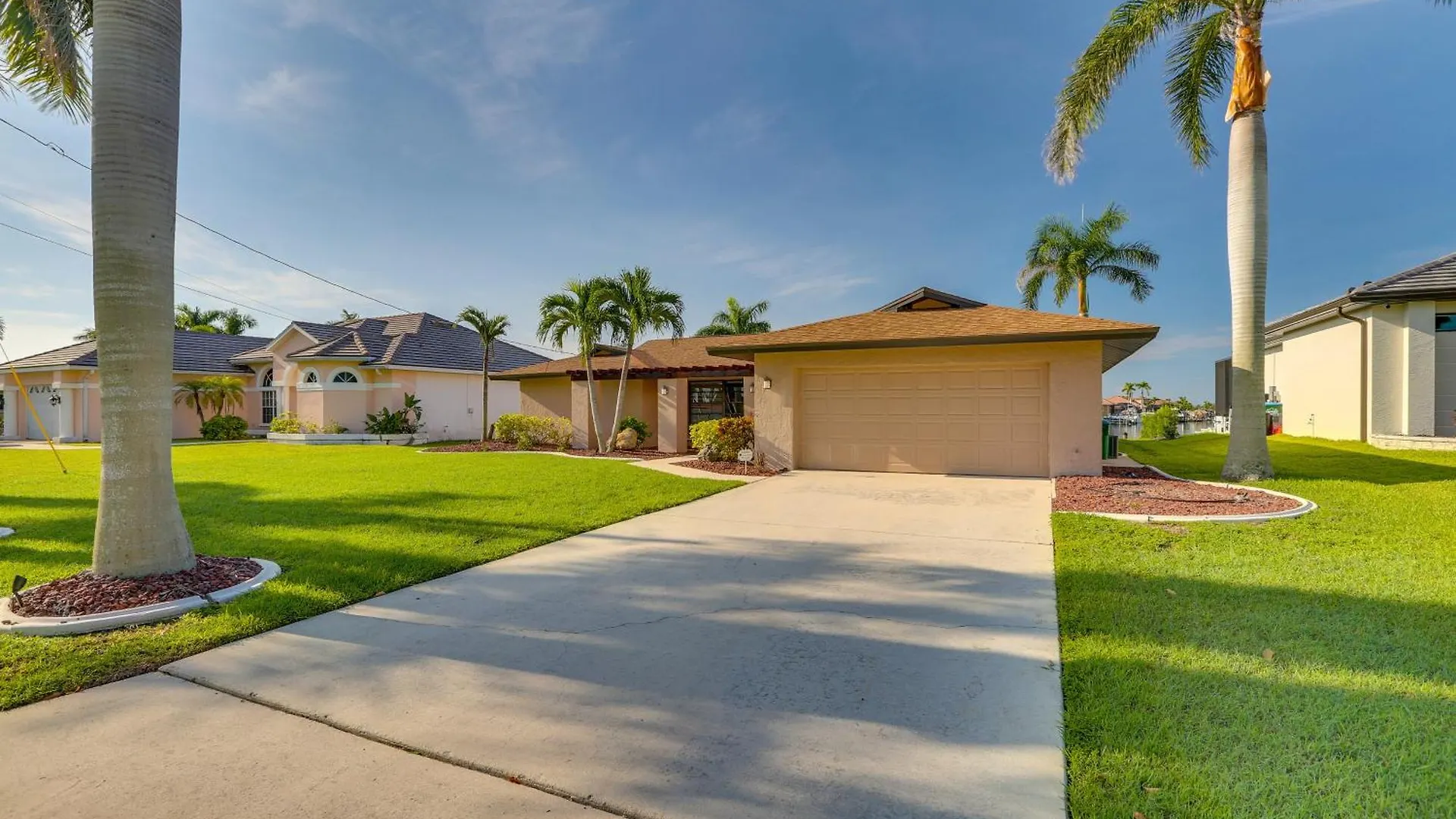 Holiday home Canal-front With Private Pool And Dock Cape Coral