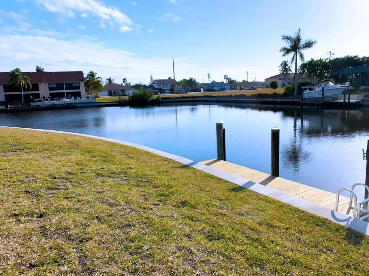 On The Water! Sleeps 12! 2 King Masters, Golf, Fishing, Bbq, Pool, Spa, Pvt Yard *