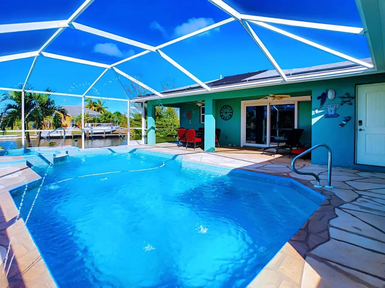 Villa On The Water! Sleeps 12! 2 King Masters, Golf, Fishing, Bbq, Pool, Spa, Pvt Yard