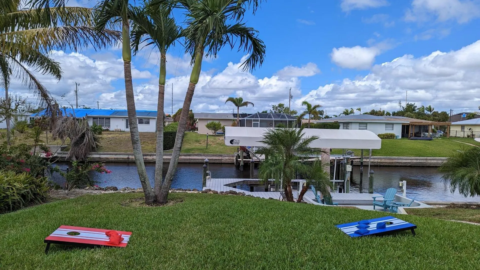 Holiday home Blue Flamingo - Pool, Sunsets, Dock, Lift, Direct Gulf Access! Cape Coral