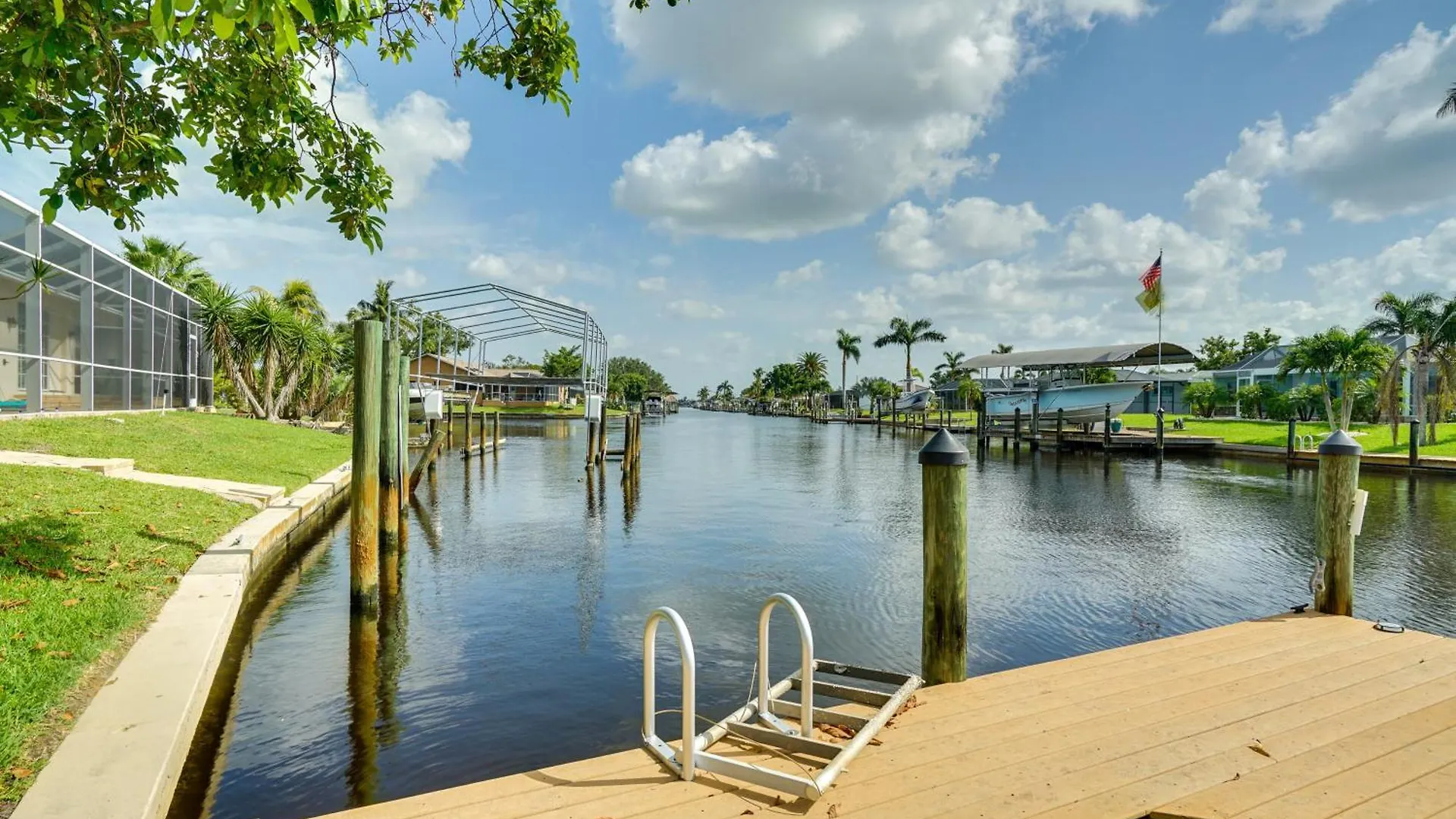 Holiday home Waterfront Oasis With Boat Dock And Lanai!