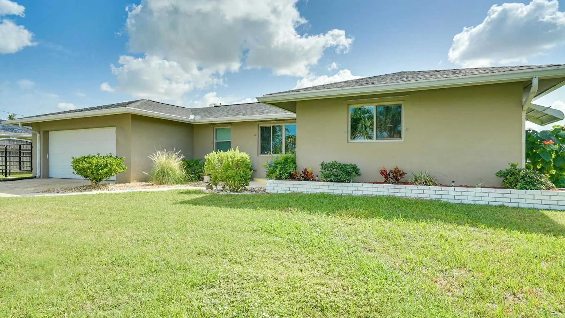 Waterfront Oasis With Boat Dock And Lanai!