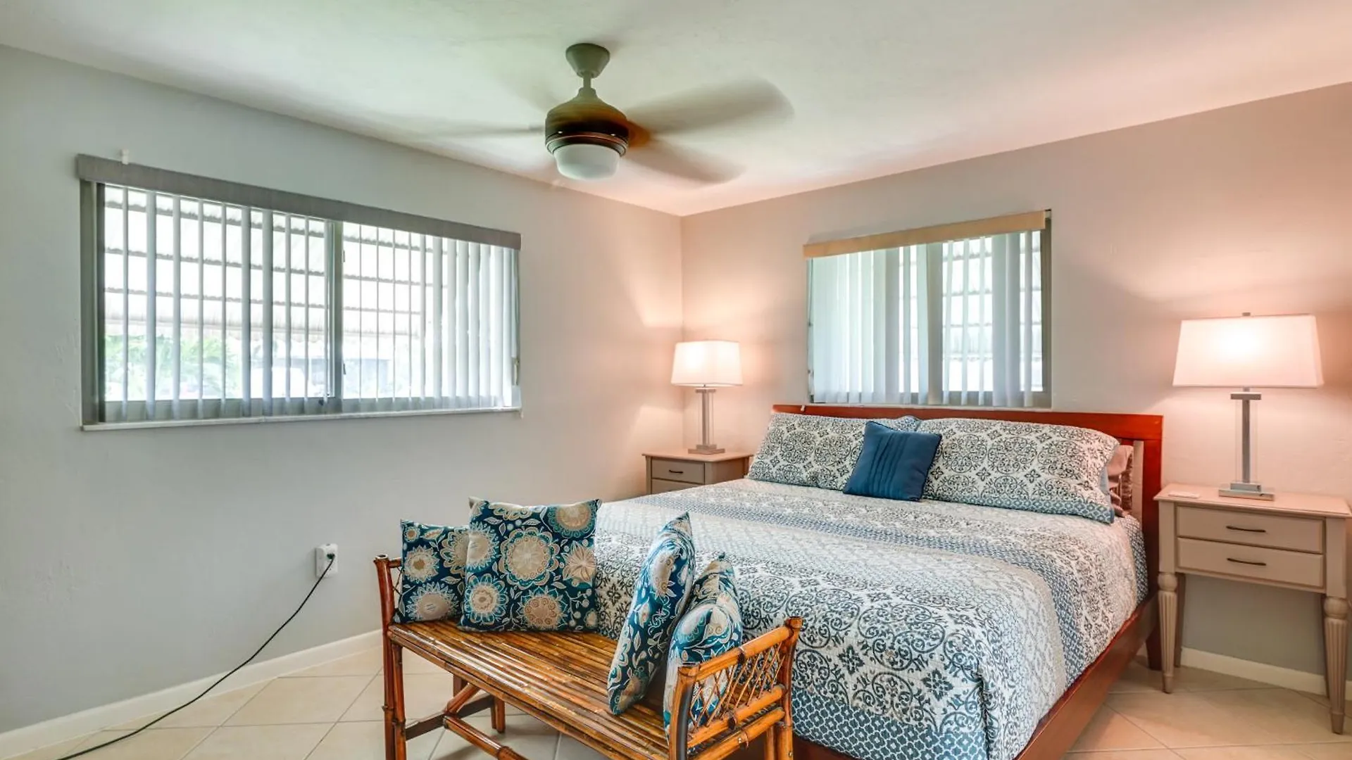 Holiday home Waterfront Oasis With Boat Dock And Lanai! Cape Coral