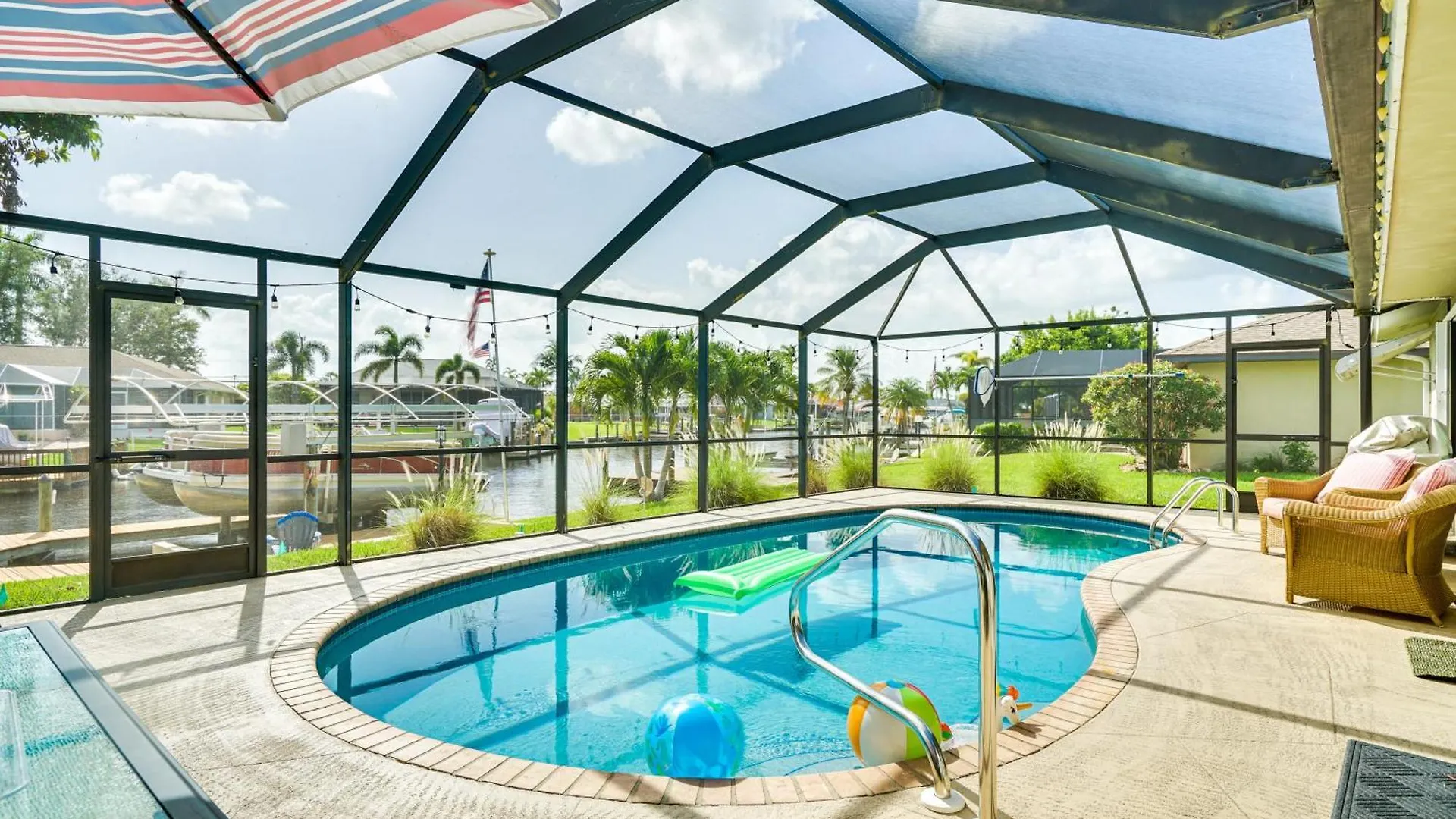 Waterfront Oasis With Boat Dock And Lanai! Holiday home Cape Coral