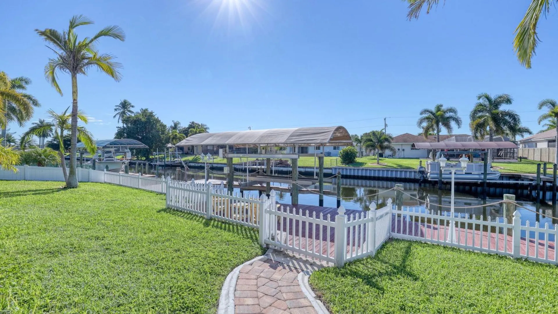 Seaside Escape: Gulf-front Paradise With Boat Lift