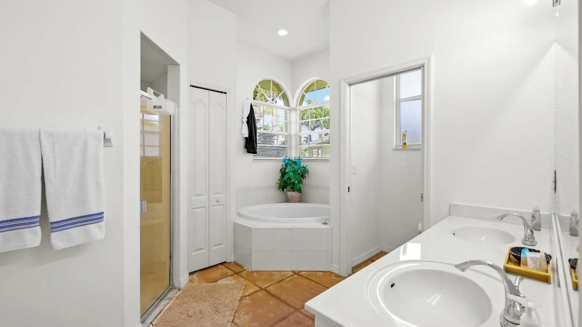 Quiet And Relaxing Waterfront Paradise With Direct Access To The Gulf Of Mexico, Just For Sun *