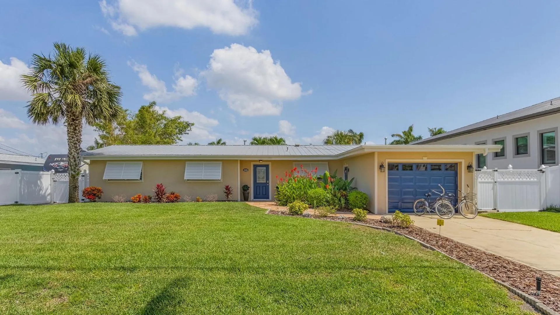 Gulf Access, Heated Pool, Bicycles, Sleeps 8 - Jewel Box - Roelens Vacations Cape Coral