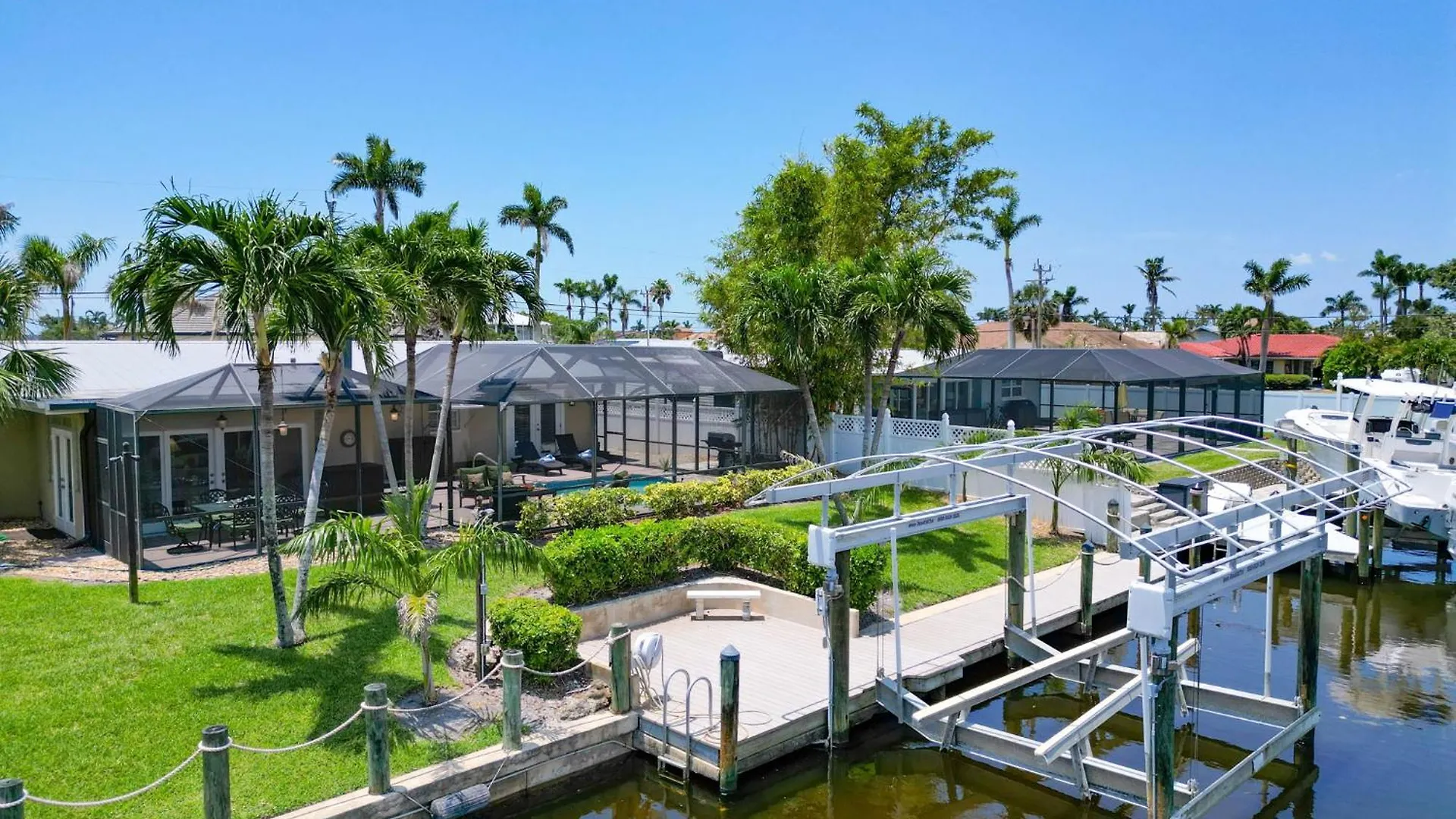 Gulf Access, Heated Pool, Bicycles, Sleeps 8 - Jewel Box - Roelens Vacations Holiday home *
