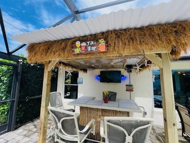 Holiday home Salt Water Heated Pool, Sleeps 6 - Soak Up The Sun - Roelens Vacations Cape Coral