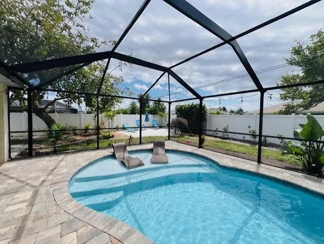 Salt Water Heated Pool, Sleeps 6 - Soak Up The Sun - Roelens Vacations Holiday home Cape Coral