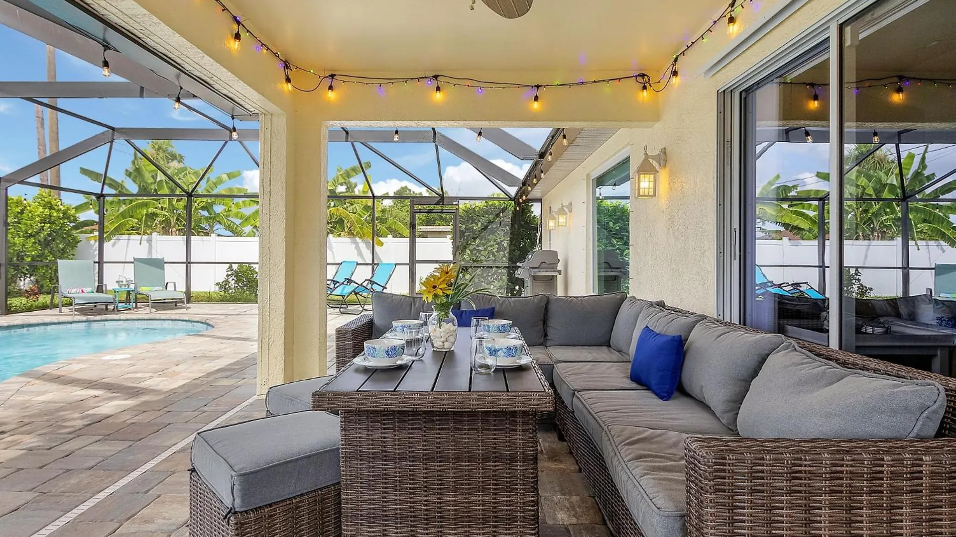 Salt Water Heated Pool, Sleeps 6 - Soak Up The Sun - Roelens Vacations * Cape Coral