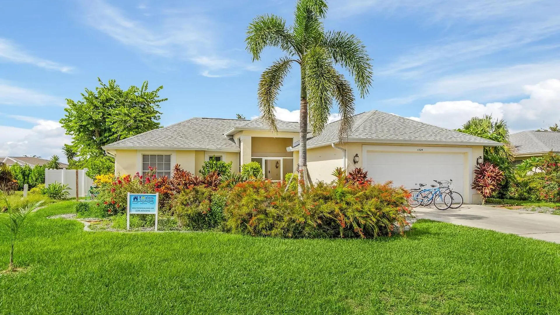 Salt Water Heated Pool, Sleeps 6 - Soak Up The Sun - Roelens Vacations Holiday home Cape Coral