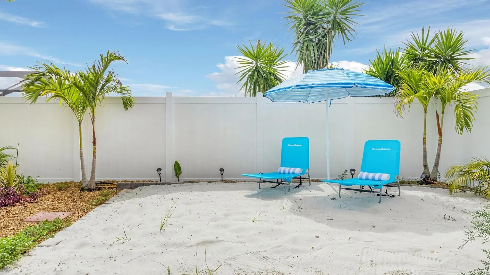 Salt Water Heated Pool, Sleeps 6 - Soak Up The Sun - Roelens Vacations Holiday home