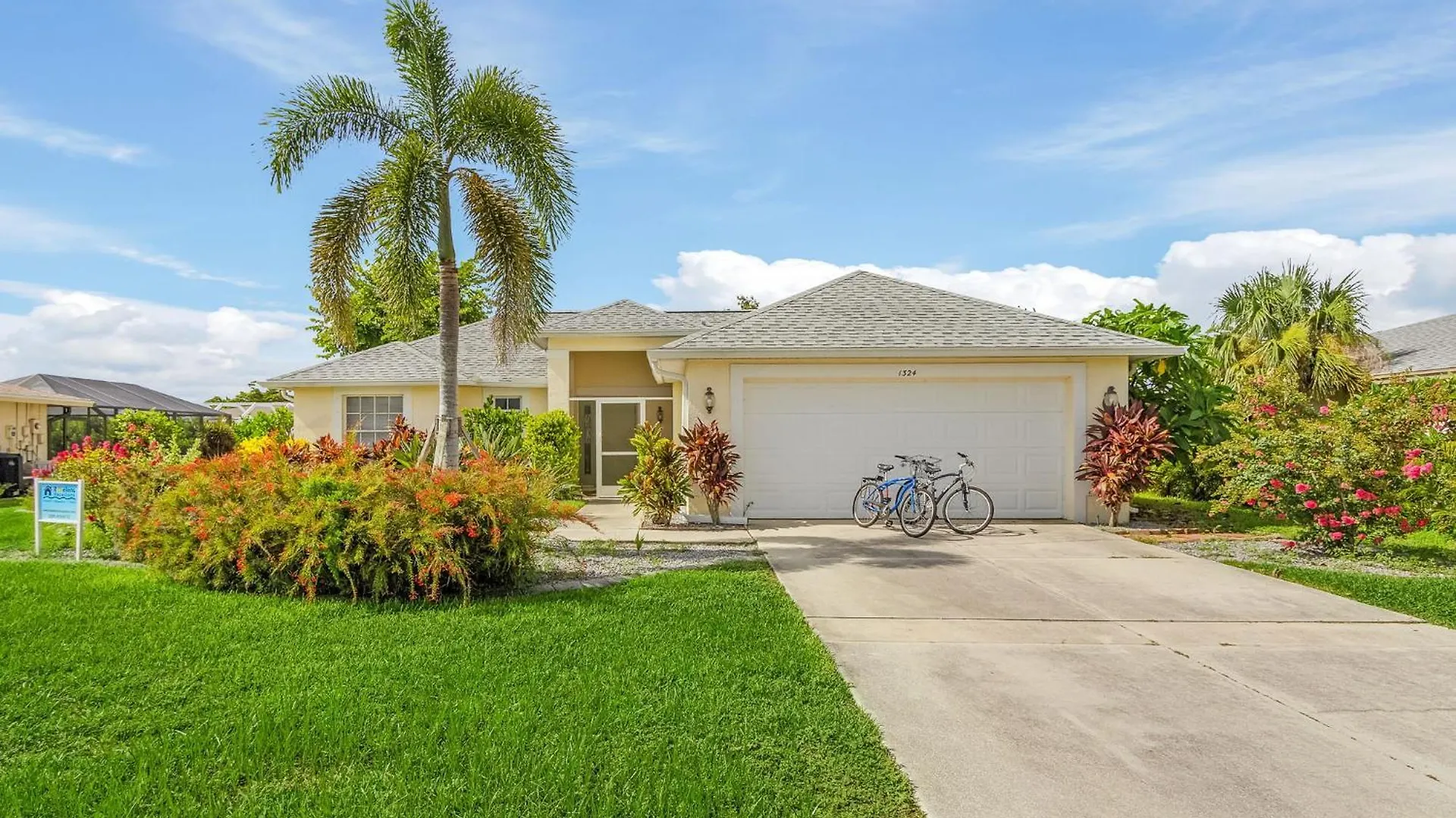 Holiday home Salt Water Heated Pool, Sleeps 6 - Soak Up The Sun - Roelens Vacations *