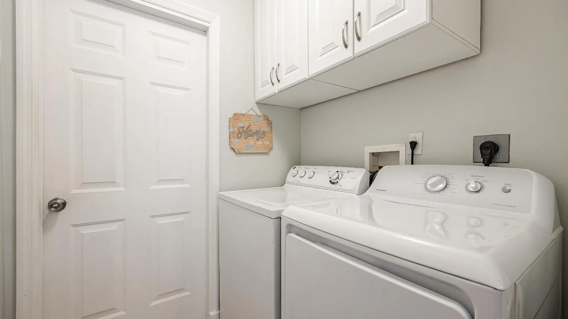 Salt Water Heated Pool, Sleeps 6 - Soak Up The Sun - Roelens Vacations Holiday home