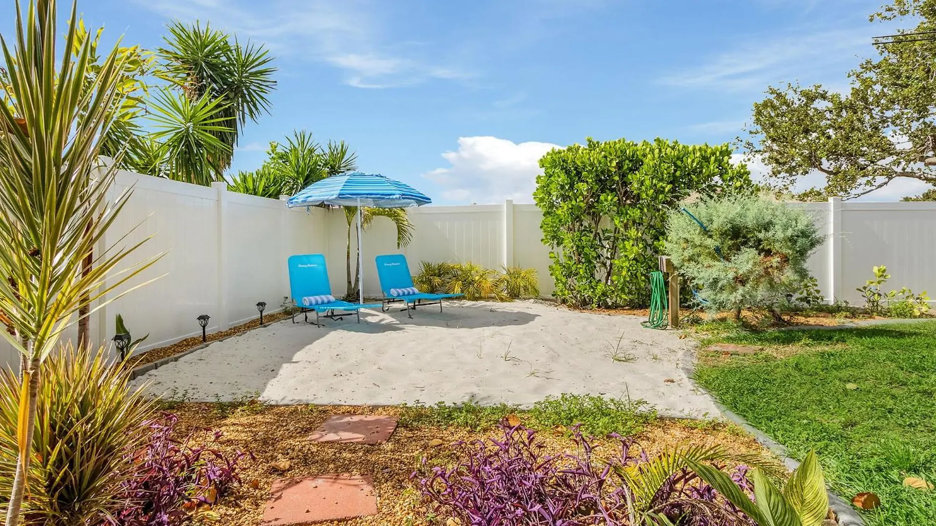 Salt Water Heated Pool, Sleeps 6 - Soak Up The Sun - Roelens Vacations