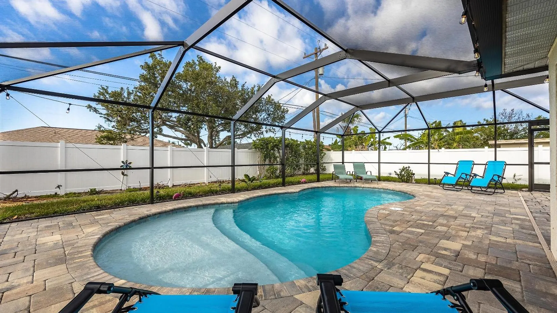 Salt Water Heated Pool, Sleeps 6 - Soak Up The Sun - Roelens Vacations Holiday home Cape Coral