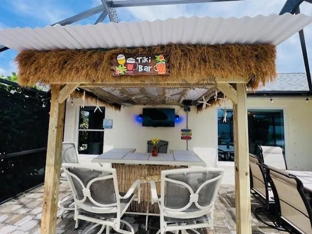 Salt Water Heated Pool, Sleeps 6 - Soak Up The Sun - Roelens Vacations Cape Coral