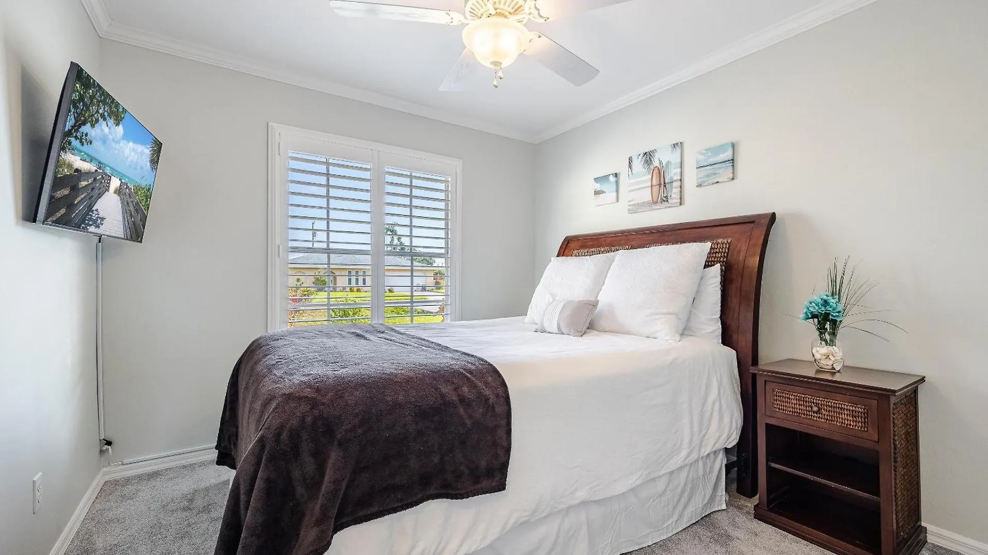 Salt Water Heated Pool, Sleeps 6 - Soak Up The Sun - Roelens Vacations * Cape Coral