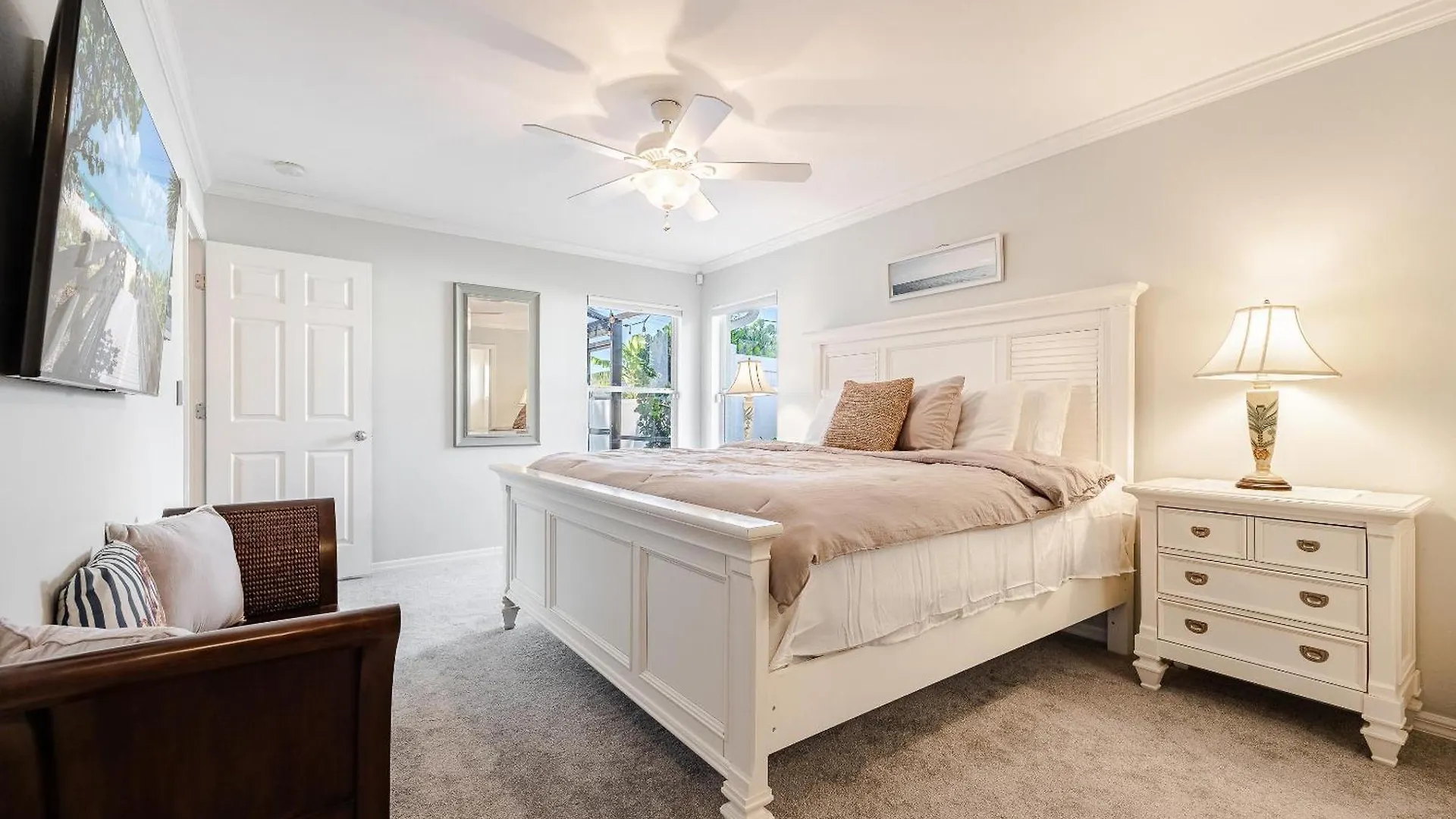 Salt Water Heated Pool, Sleeps 6 - Soak Up The Sun - Roelens Vacations Holiday home *