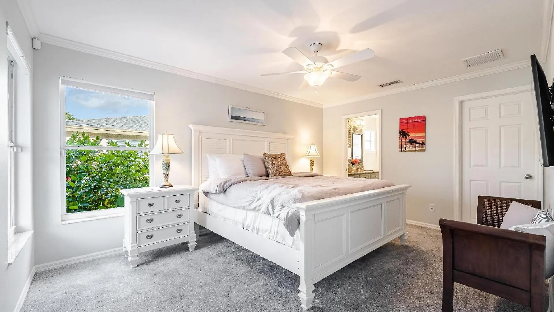 Salt Water Heated Pool, Sleeps 6 - Soak Up The Sun - Roelens Vacations Holiday home Cape Coral