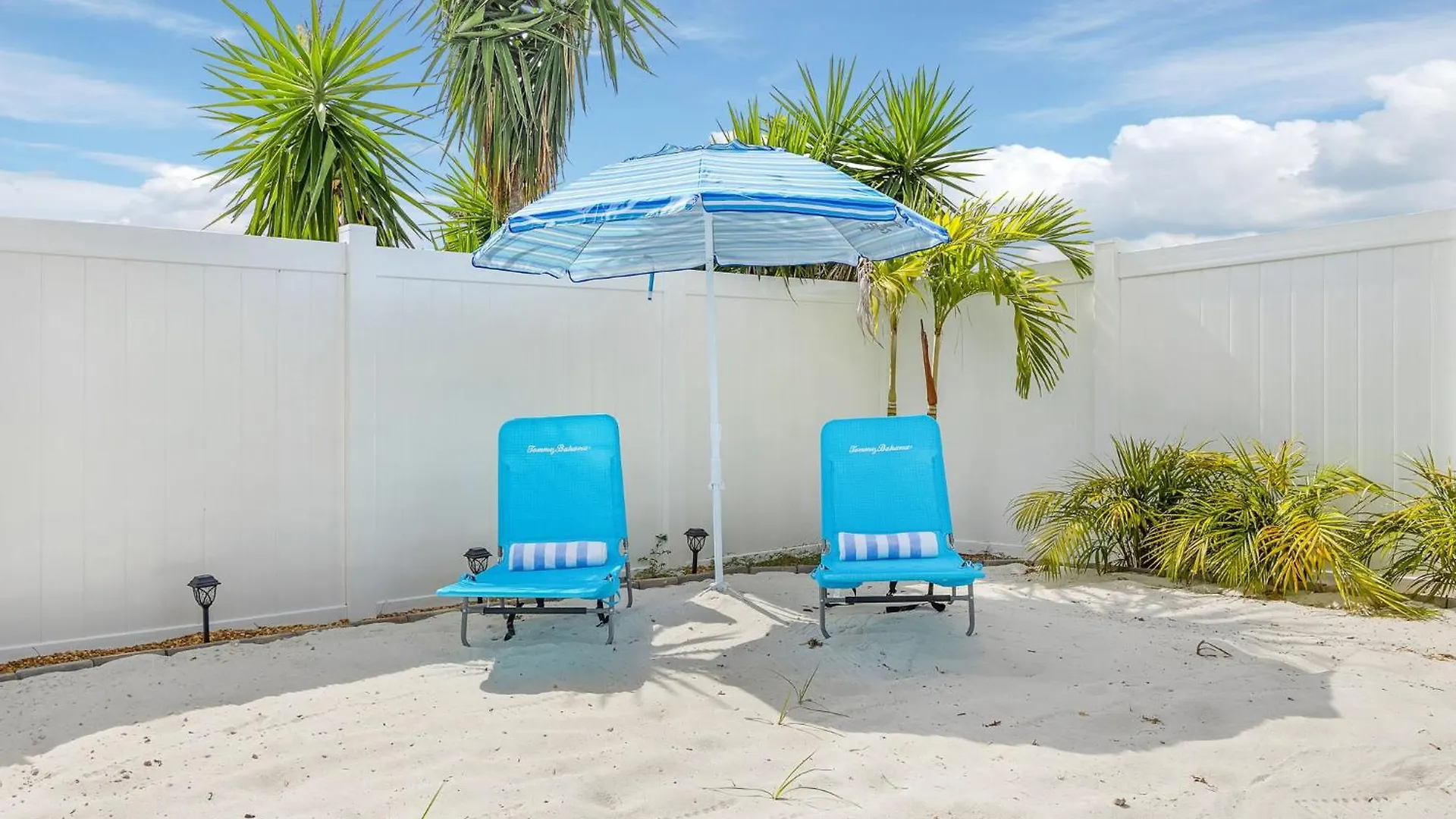 Salt Water Heated Pool, Sleeps 6 - Soak Up The Sun - Roelens Vacations Holiday home