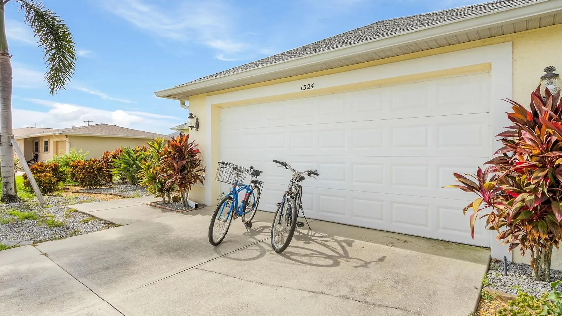 Holiday home Salt Water Heated Pool, Sleeps 6 - Soak Up The Sun - Roelens Vacations Cape Coral