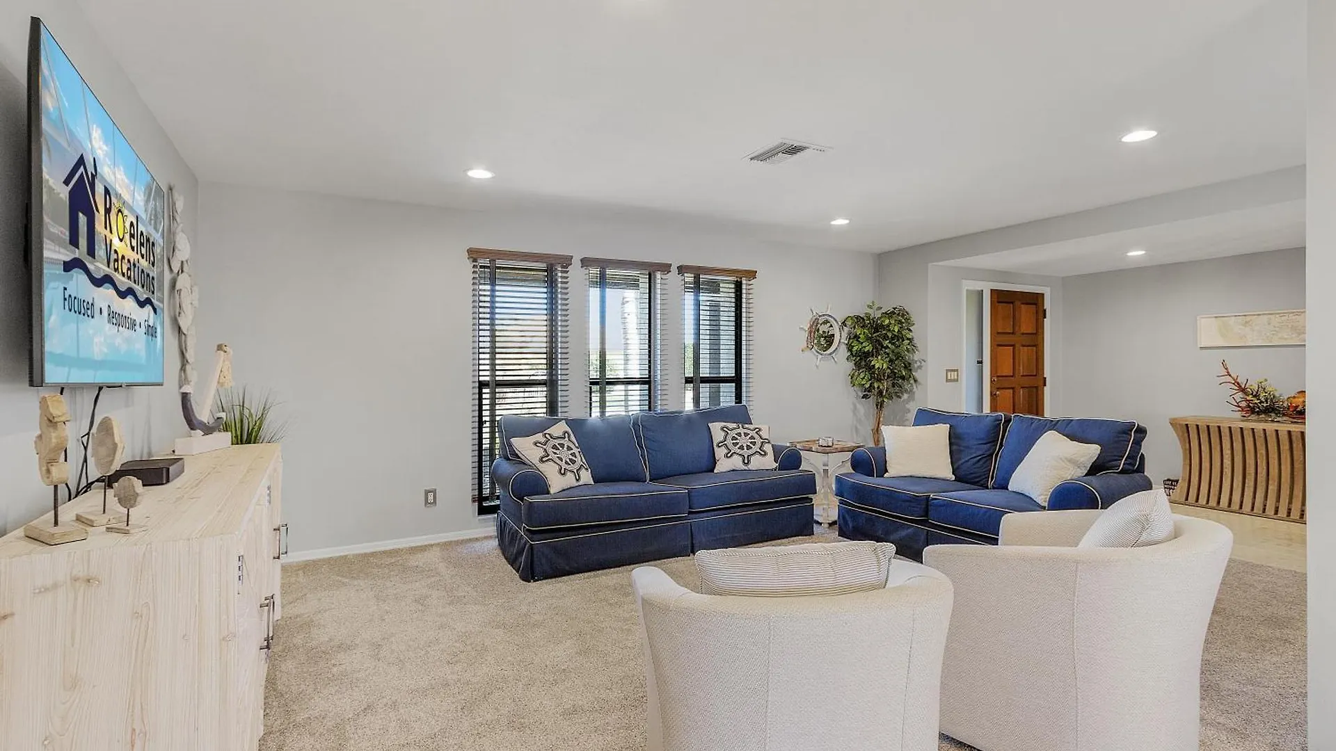 Direct Gulf Access, Intersecting Canal, Pool Minutes From The River! - Southern Charm Cape Coral
