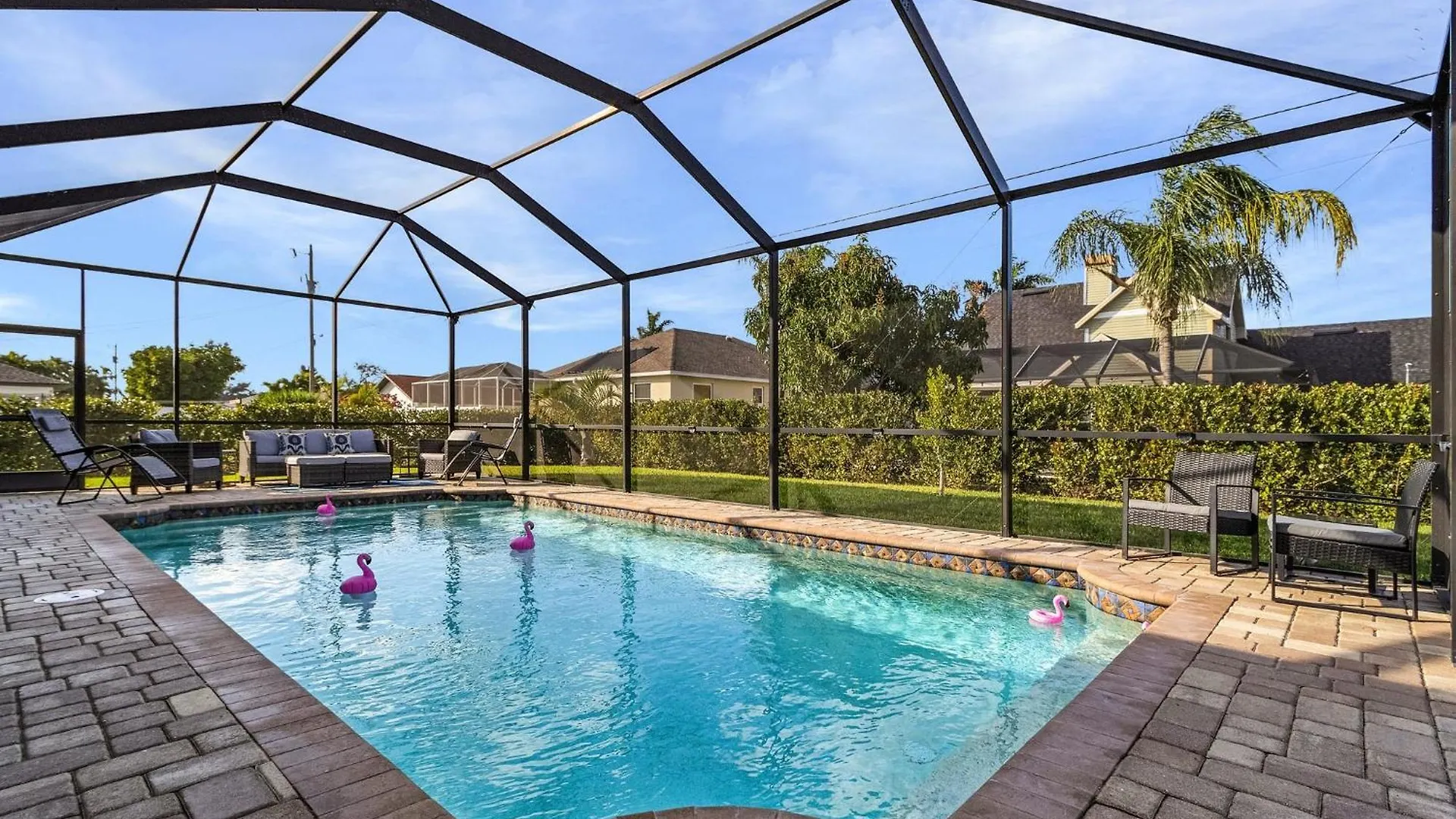 Great Location, Close To Golf, Heated Pool - Greenside Getaway - Roelens