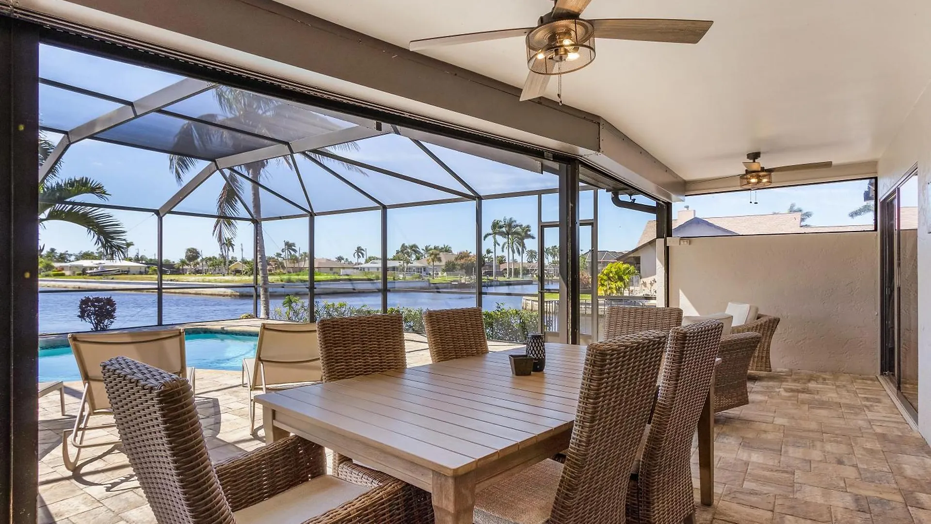 Direct Gulf Access, Intersecting Canal, Pool Minutes From The River! - Southern Charm Holiday home Cape Coral