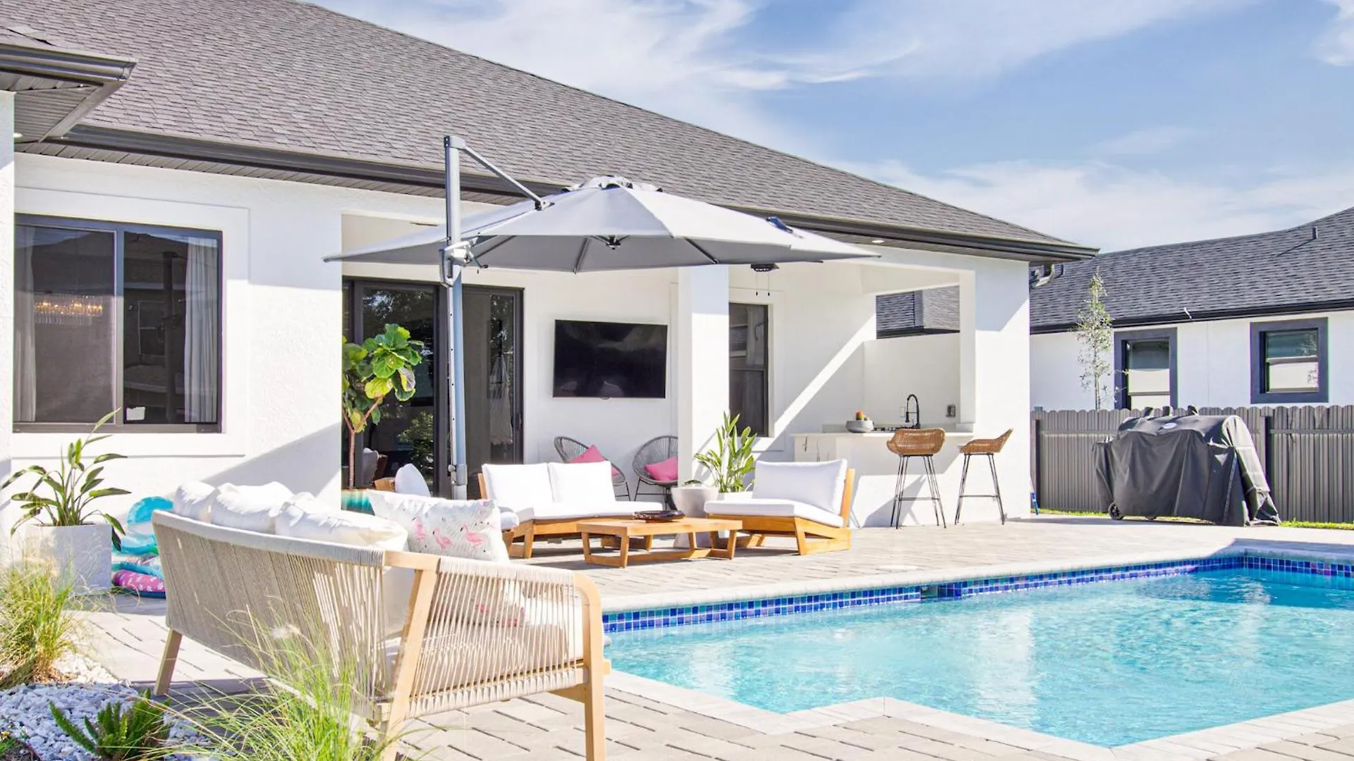Casa Capri - Heated Pool