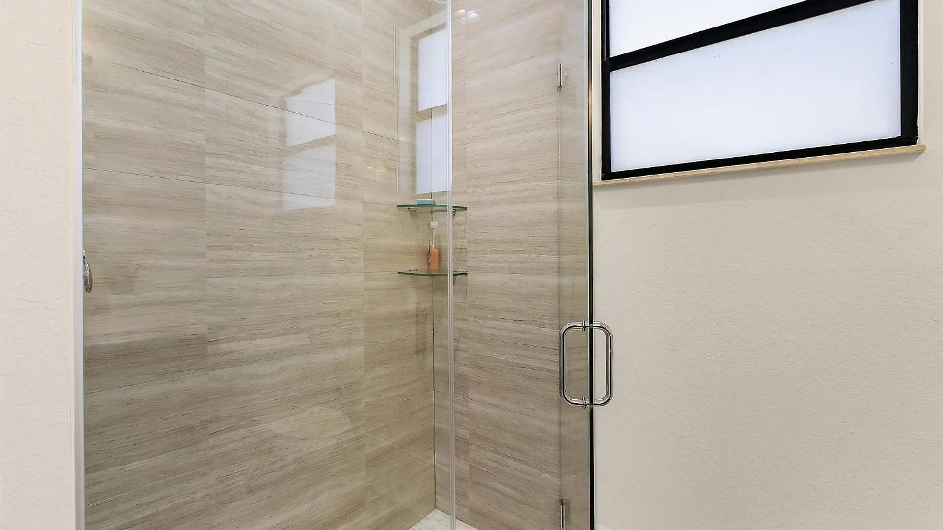 Holiday home Great Location, Close To Golf, Heated Pool - Greenside Getaway - Roelens