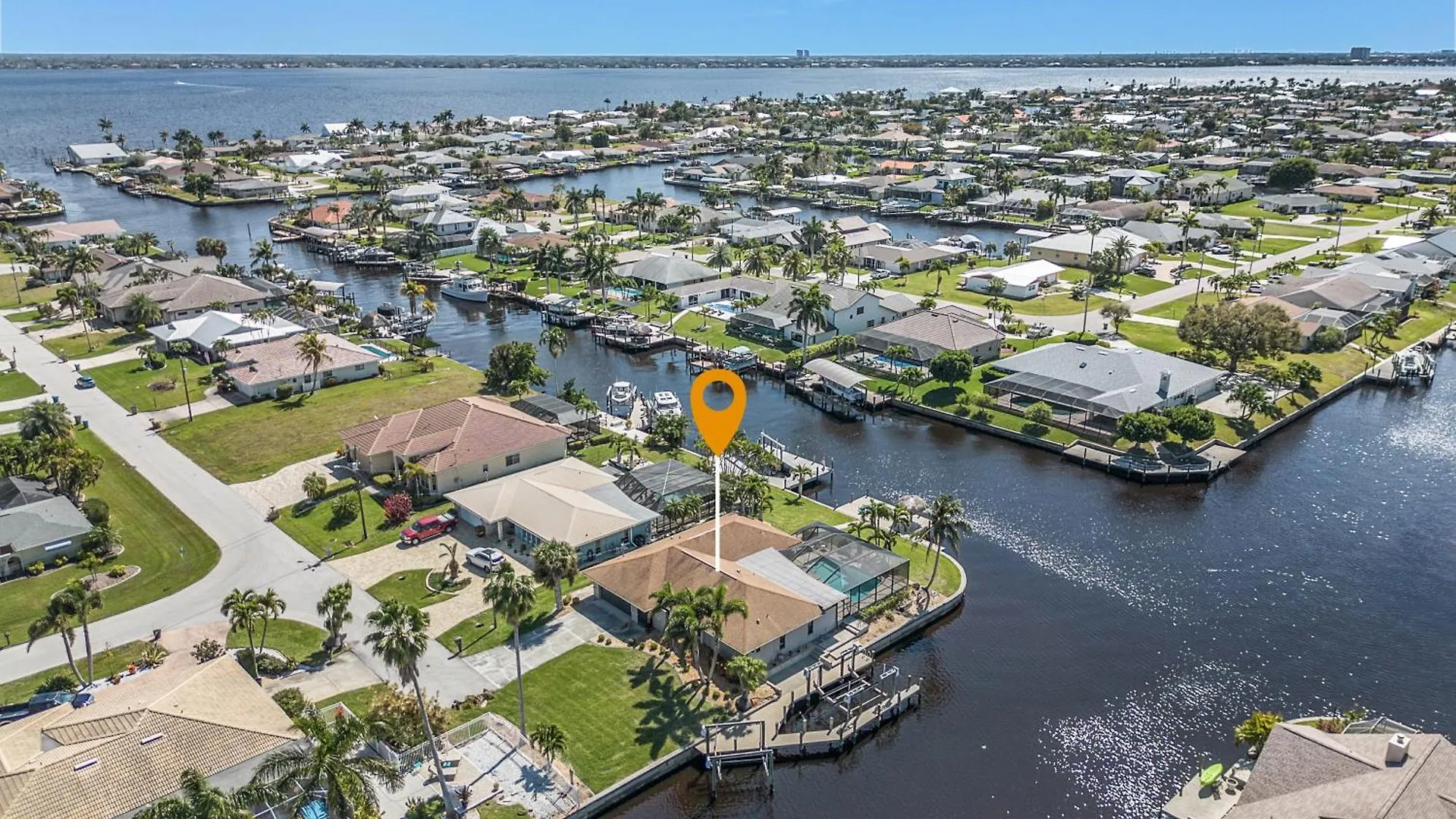 Direct Gulf Access, Intersecting Canal, Pool Minutes From The River! - Southern Charm * Cape Coral