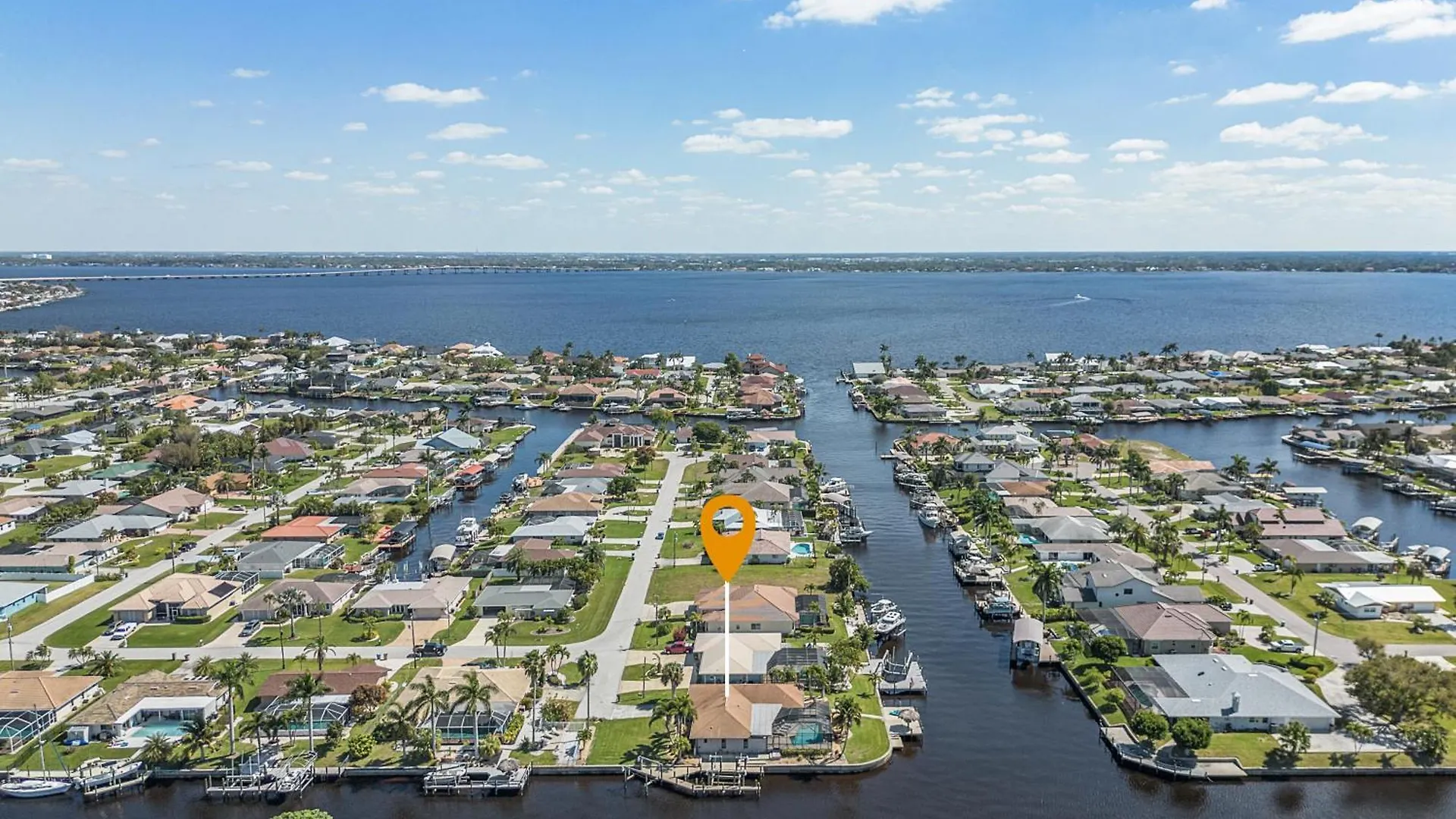 Direct Gulf Access, Intersecting Canal, Pool Minutes From The River! - Southern Charm * Cape Coral