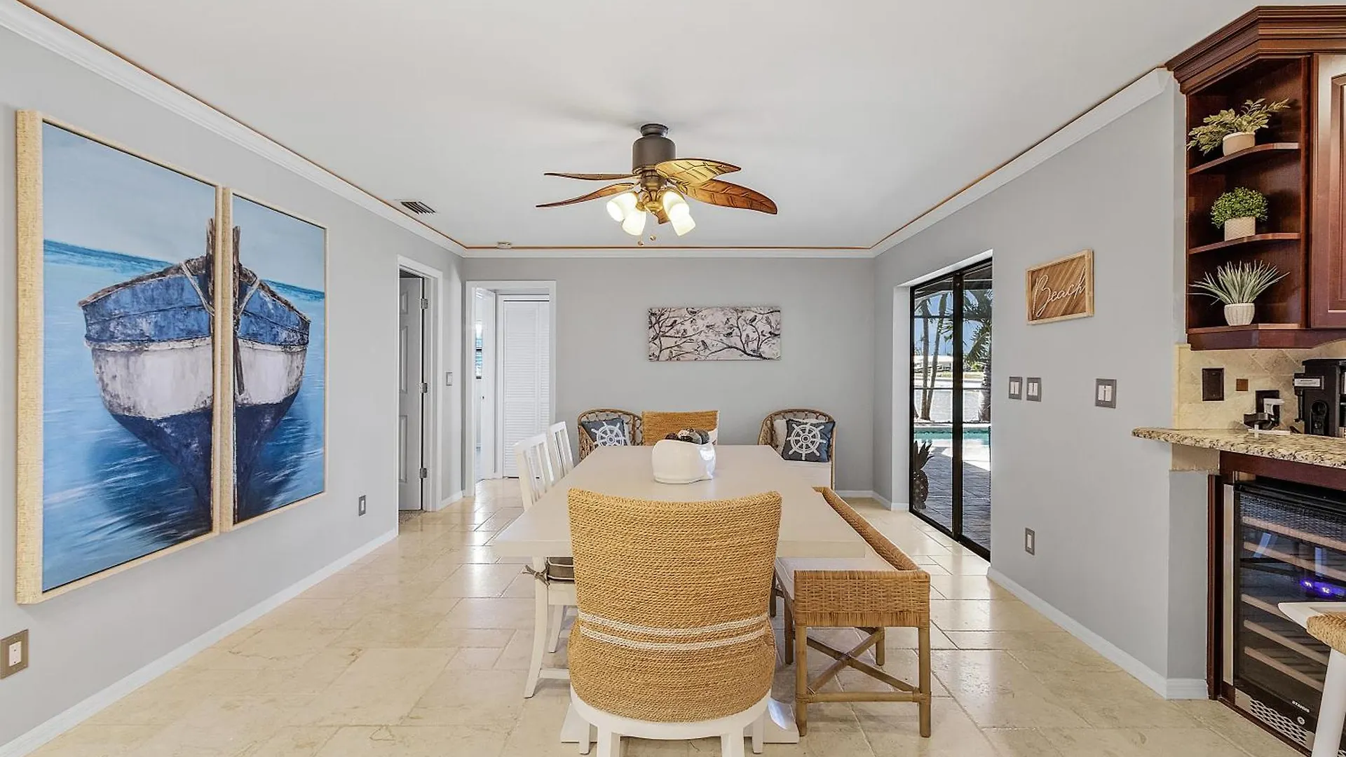 Direct Gulf Access, Intersecting Canal, Pool Minutes From The River! - Southern Charm Cape Coral