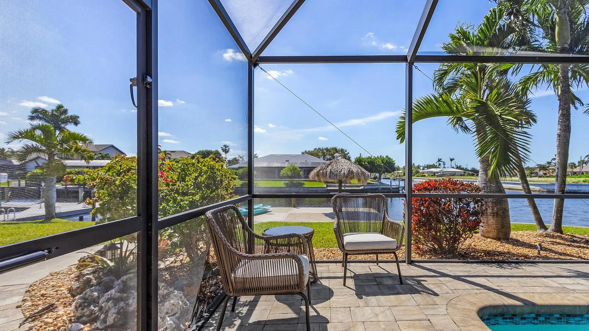 Direct Gulf Access, Intersecting Canal, Pool Minutes From The River! - Southern Charm Cape Coral